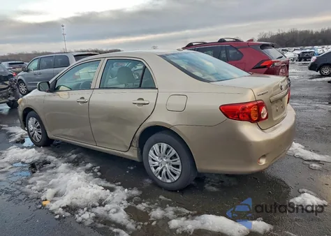 2010 Toyota Corolla Base z USA, uszkodzony, nr VIN 2T1BU4EE2AC488139